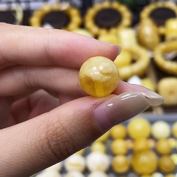 琥珀未镶嵌裸石13.1mm瑕 249