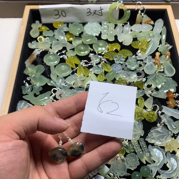 芊***凉蛇纹石玉合金发夹