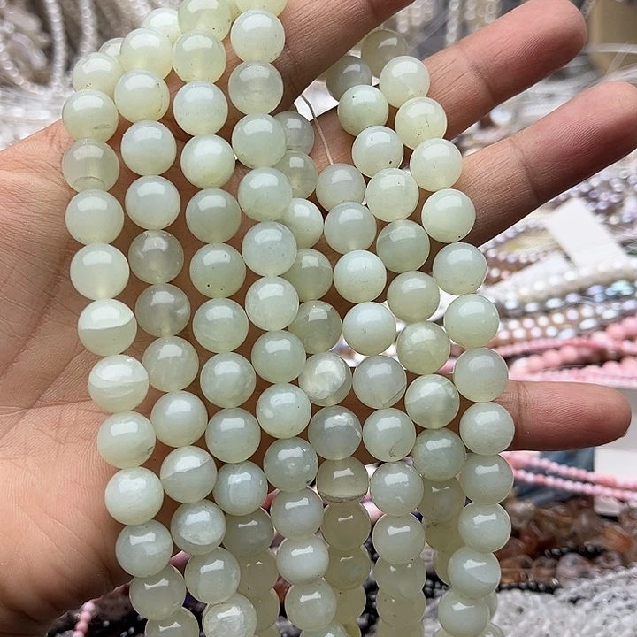 玛瑙/玉髓未镶嵌珠宝半成品一条10mm左右岫玉几颗有瑕