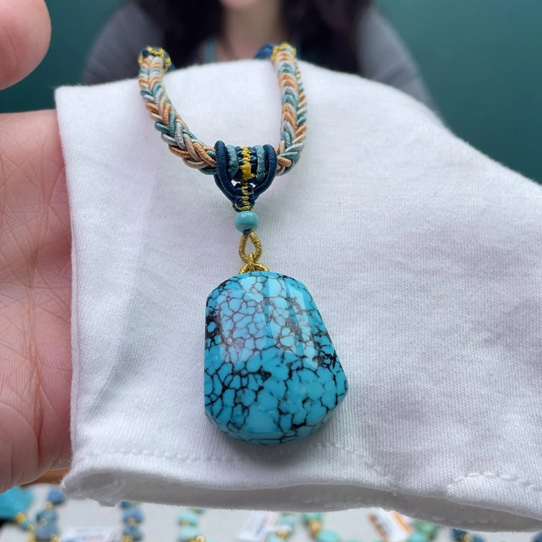 未镶嵌绿松石颈饰