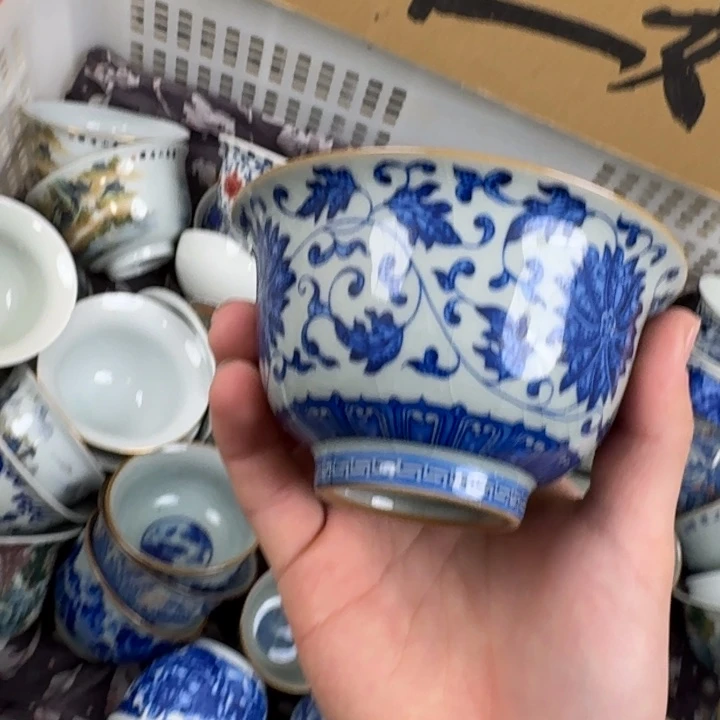 缠枝莲碗身的的现场瑕疵