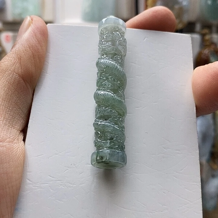 萱***翡翠未镶嵌颈饰每天