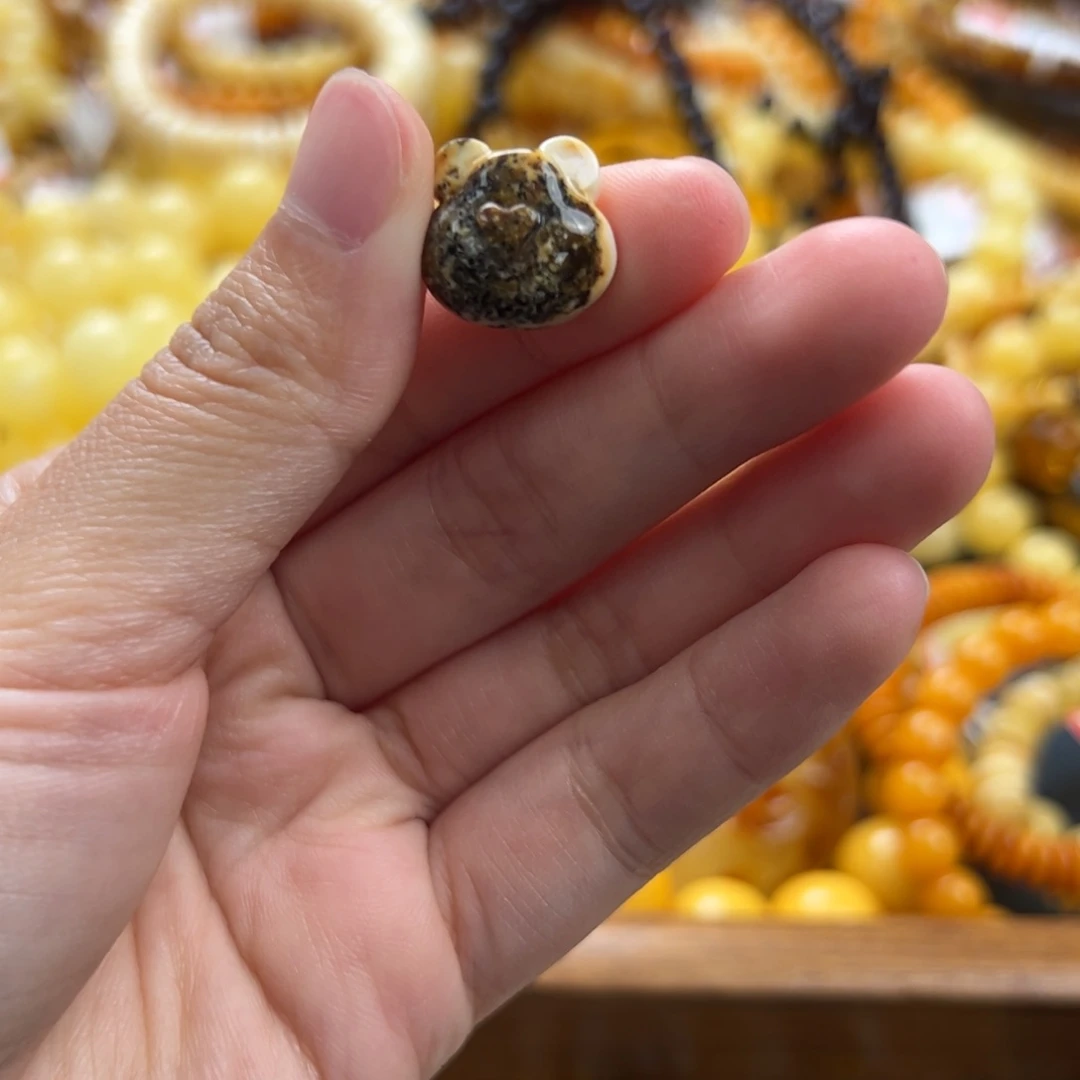 未镶嵌琥珀珠宝奇石