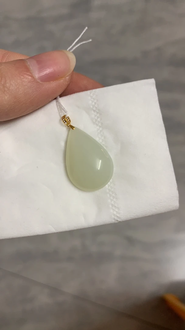 18k金和田玉水滴