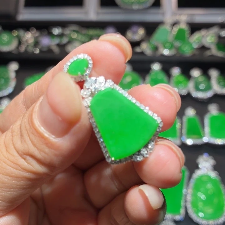 翡翠18K金镶嵌吊坠(不含链)翡翠