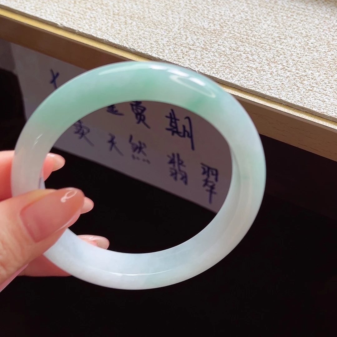 翡翠手镯未镶嵌手镯