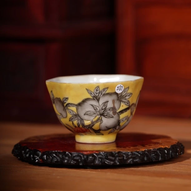 567晚清黄地墨彩寿桃杯 明清老瓷器仿古典家居书房摆件瓷器收藏