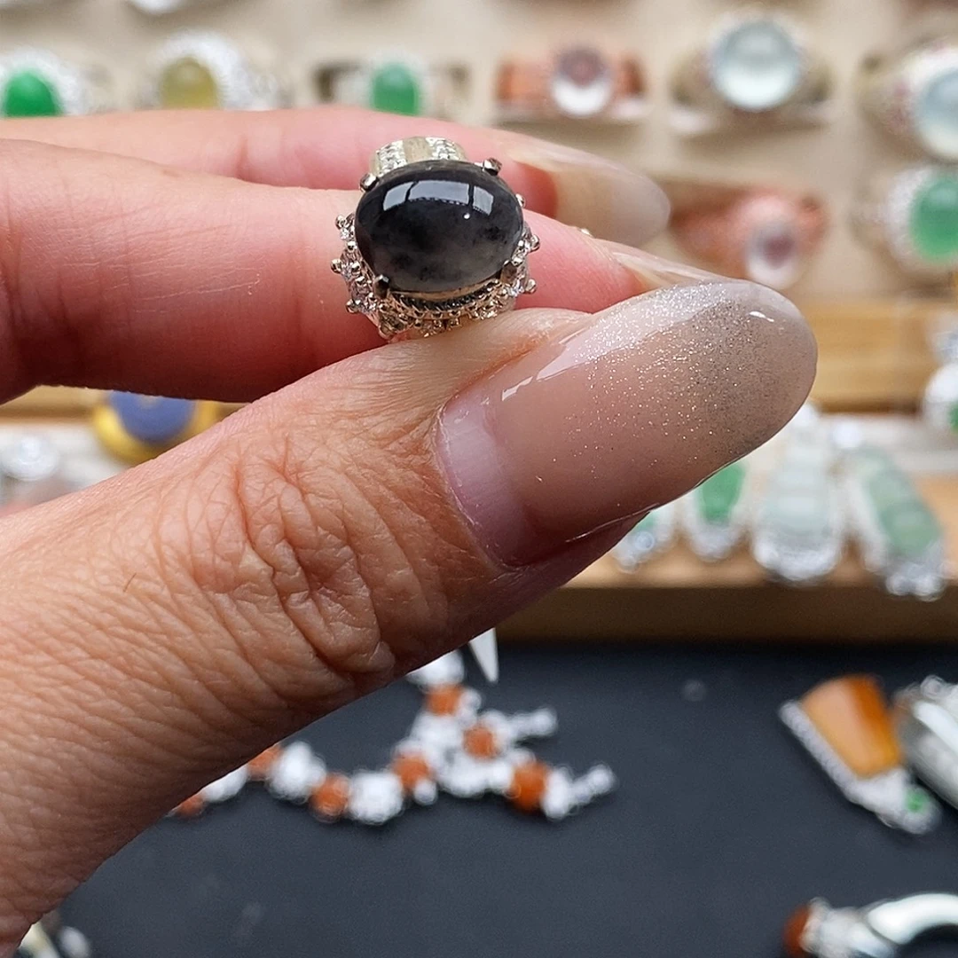 翡翠未镶嵌戒指？11111