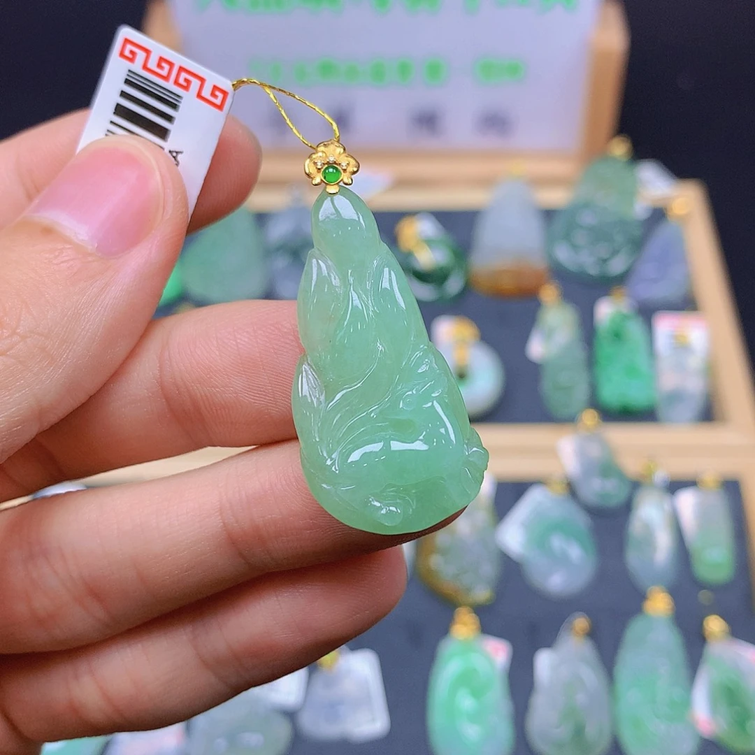 翡翠18K金镶嵌颈饰翡翠