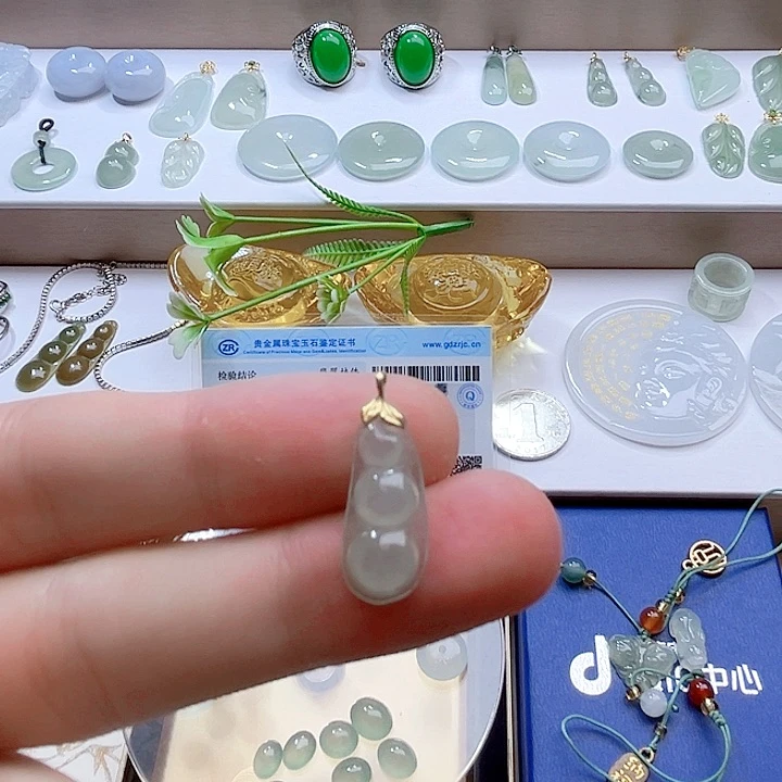翡翠18K金镶嵌颈饰翡翠