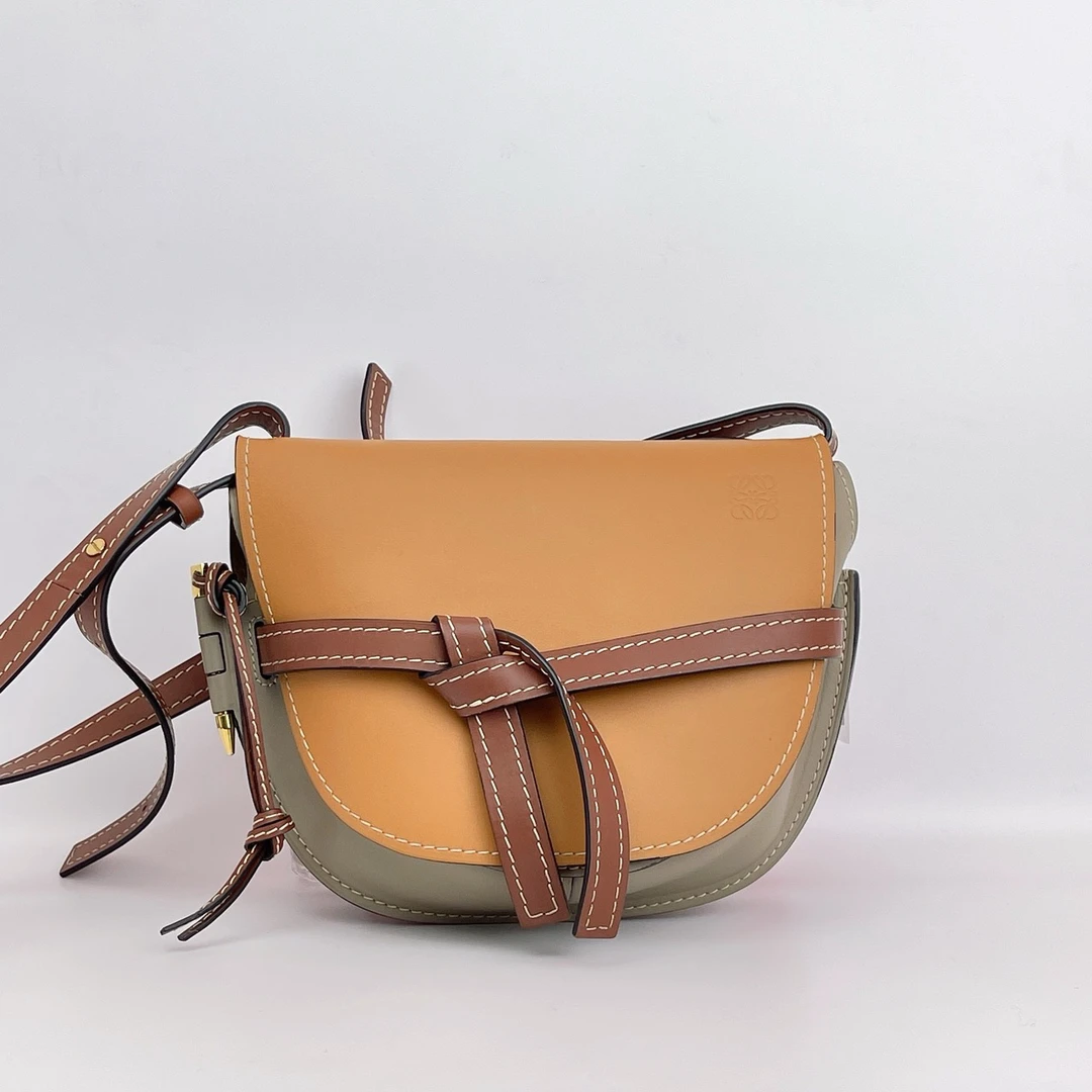 95新 LOEWE/罗意威 罗意威 棕色灰底斜挎包底长20 B748