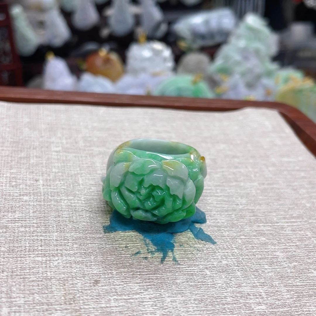 翡翠未镶嵌颈饰扳指