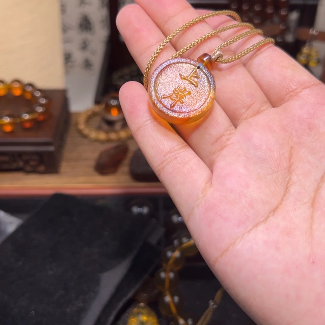 琥珀未镶嵌颈饰上岸