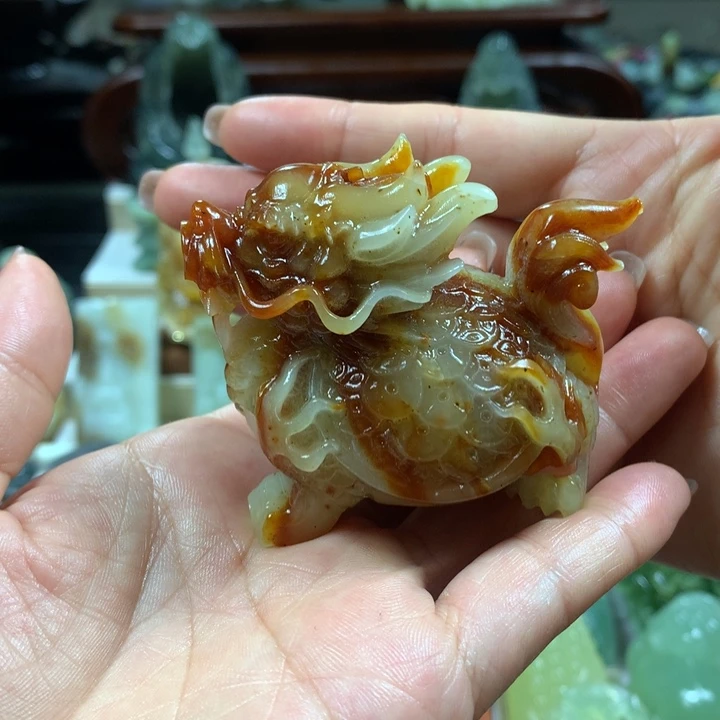 蛇纹石玉未镶嵌手把件路**哥