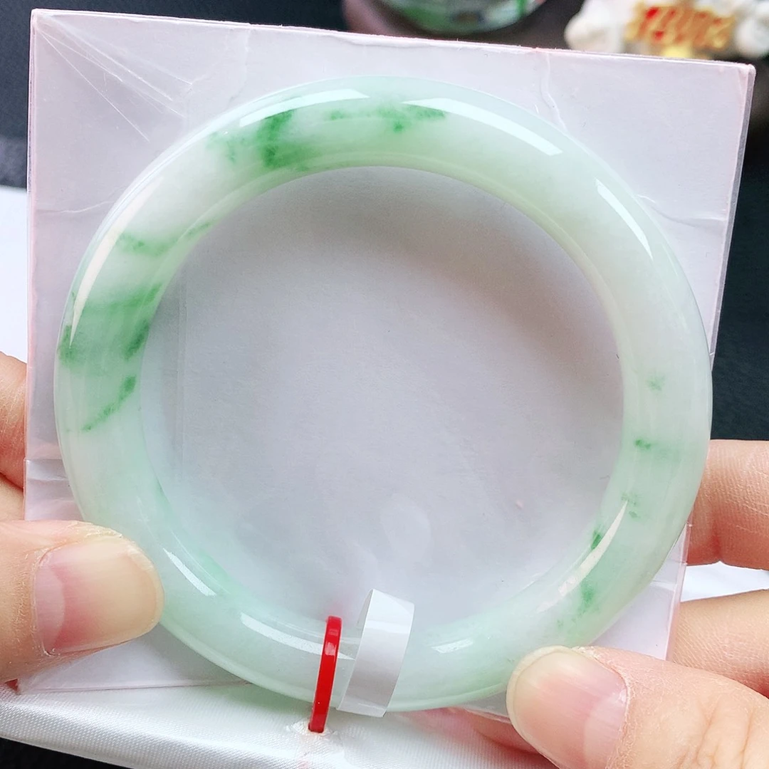 未镶嵌手镯（圆镯）翡翠55飘绿