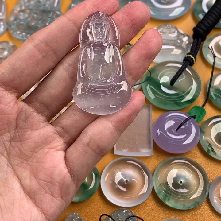 颈饰未镶嵌翡翠….