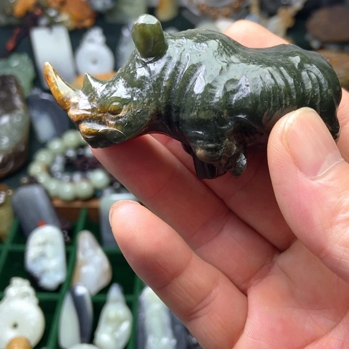 ****W和田玉（糖玉）未镶嵌颈饰