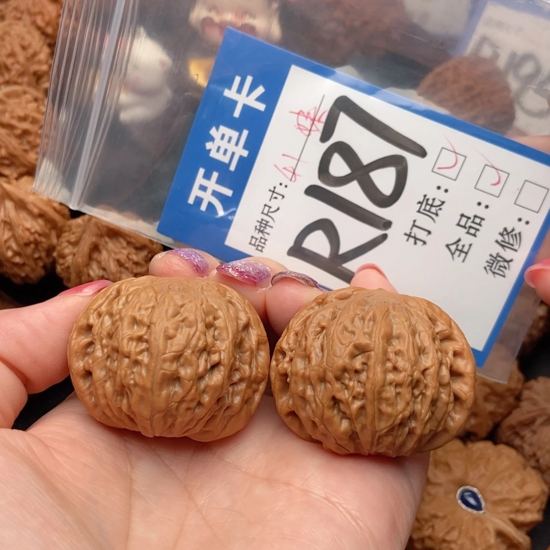 L***U吊坠桃核核桃铁锤妹妹全品