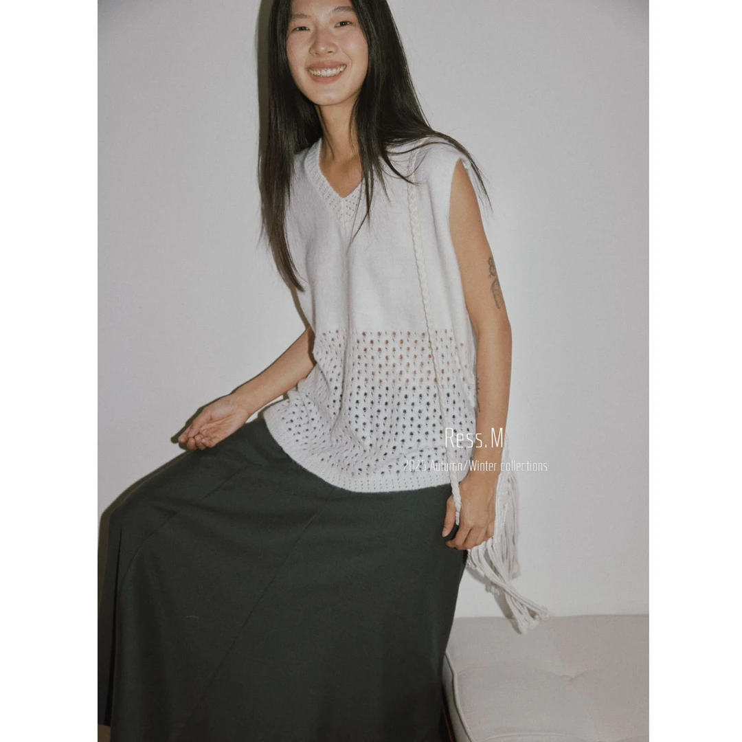 爱唯依（F）-V领的！半镂空设计感V领马甲（RM08067#）RESS.M