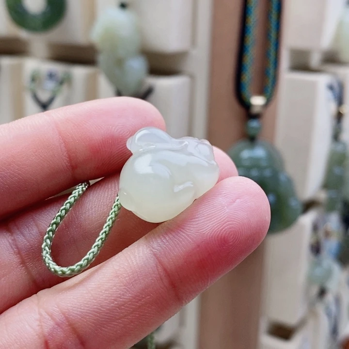 和田玉未镶嵌颈饰