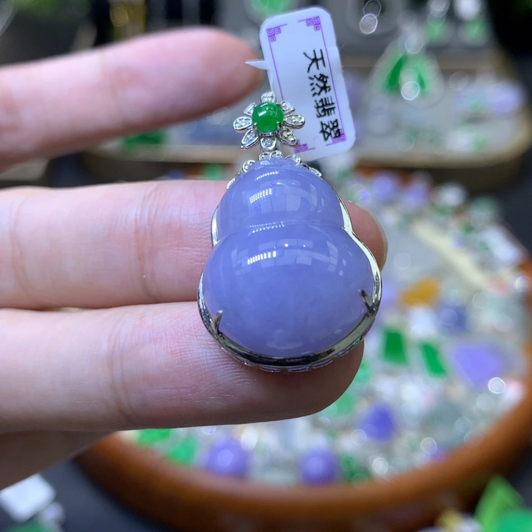 颈饰18K金镶嵌翡翠