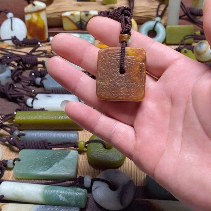 蛇纹石玉挂件未镶嵌夕*