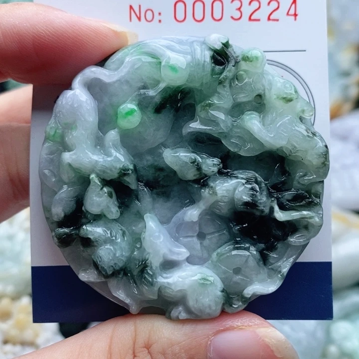 翡翠未镶嵌颈饰一