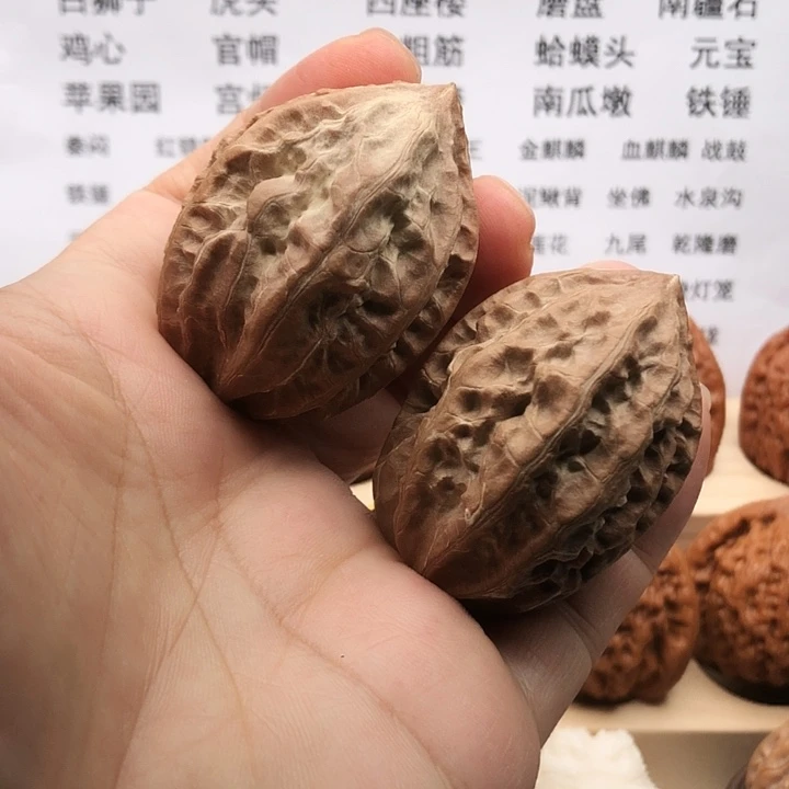 把件文玩核桃野生秋子，八棱塔尖，39