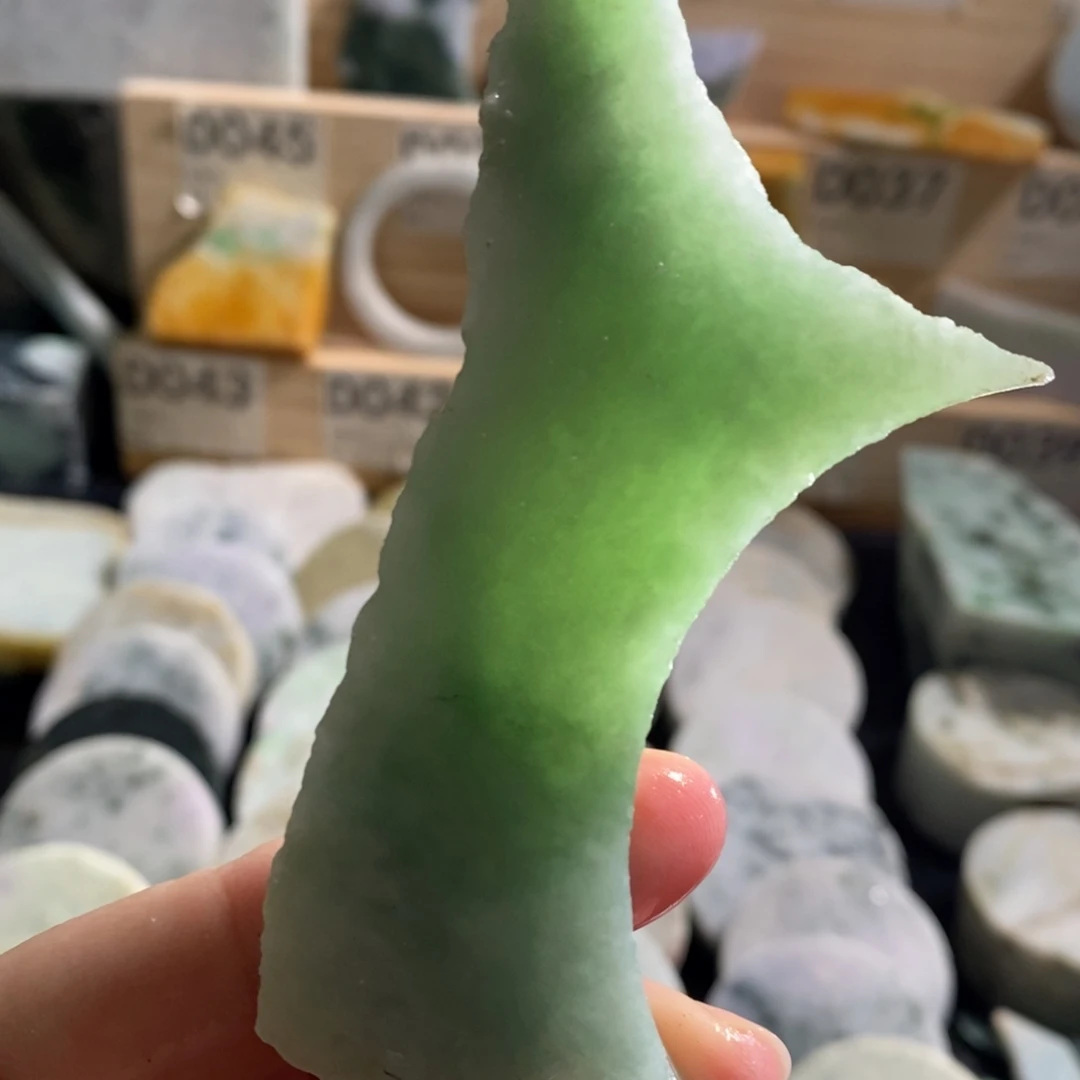 颈饰未镶嵌翡翠天然翡翠