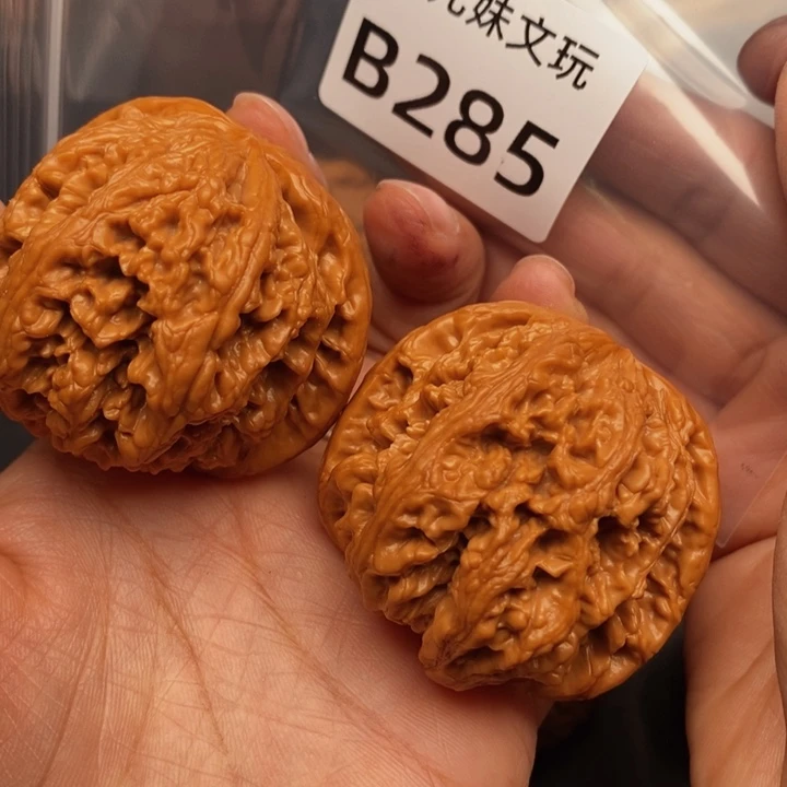 S***桃核吊坠B285粗筋