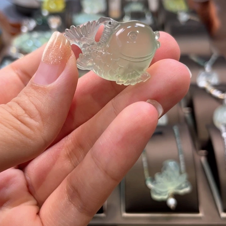 花***朵蛇纹石玉未镶嵌颈饰