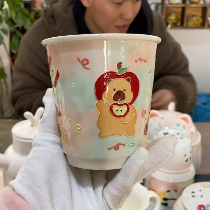 杯骄**?景德镇釉下彩手绘绣球