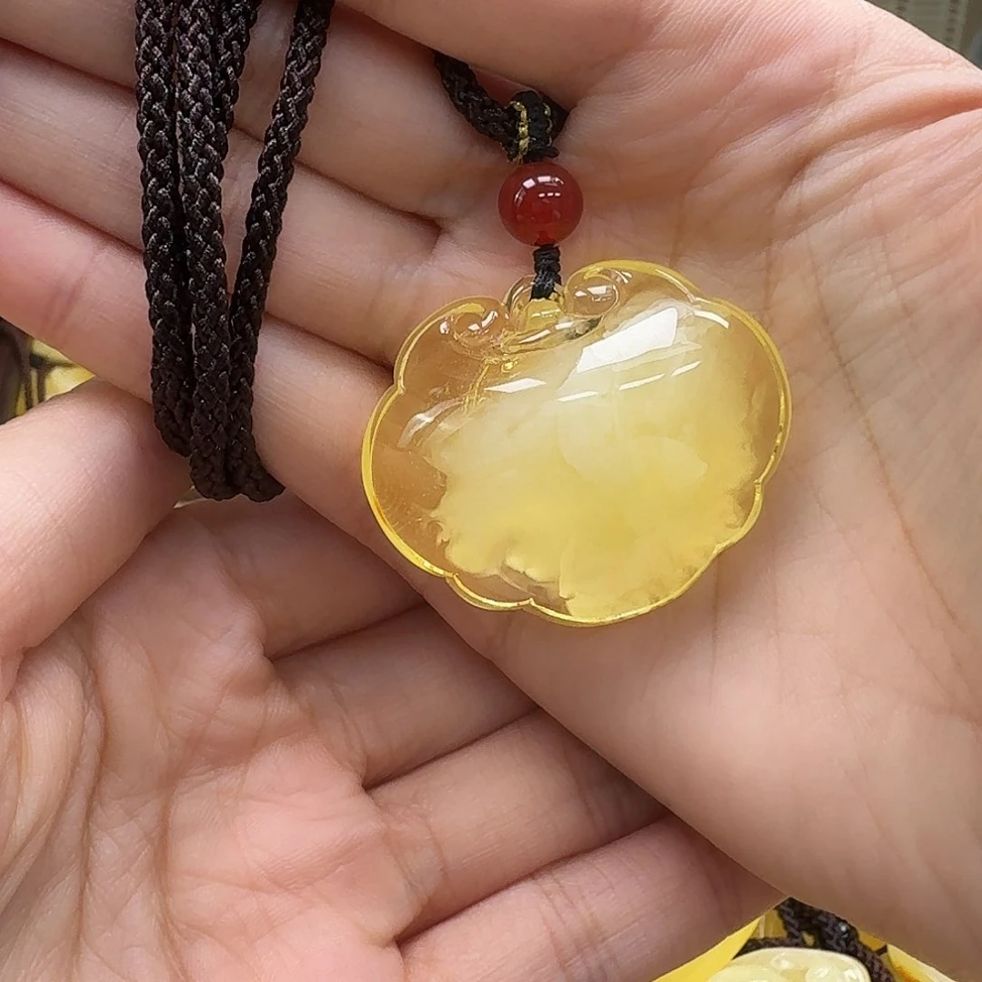 未镶嵌颈饰琥珀吊坠