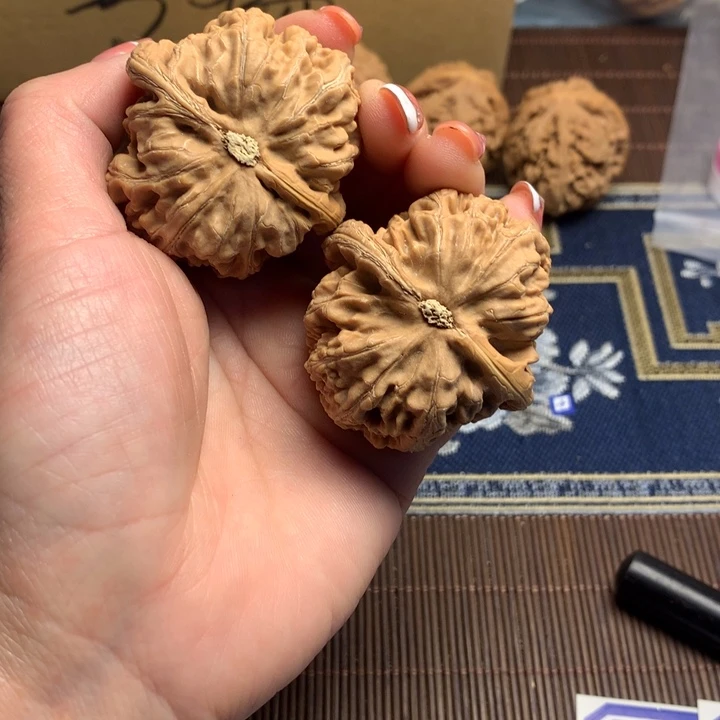 吊坠文玩核桃菩*粗筋