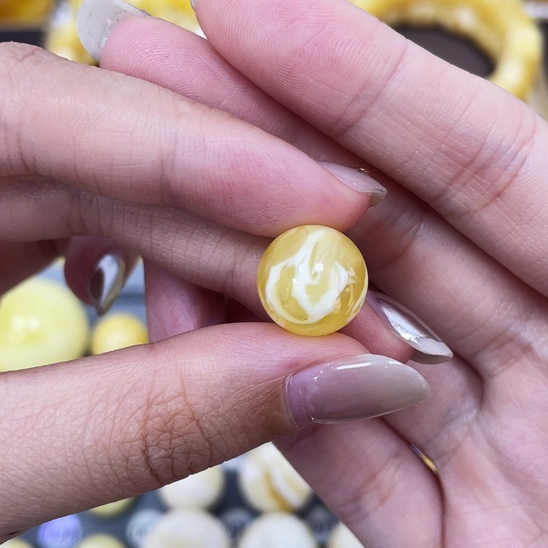 琥珀未镶嵌裸石12.4mm瑕 467