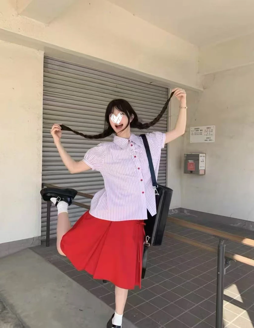 大码甜美穿搭蝴蝶结设计条纹衬衣+红色高腰显瘦a字中长裙