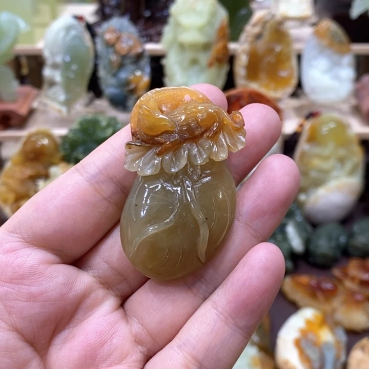 未镶嵌蛇纹石玉颈饰