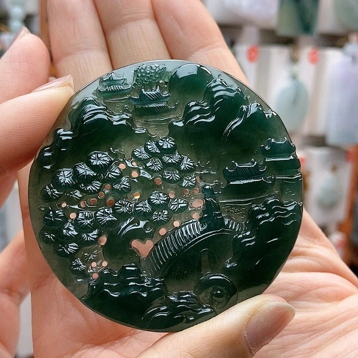 翡翠颈饰未镶嵌山水