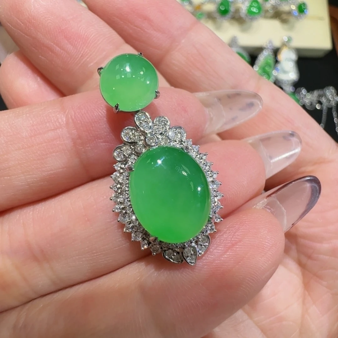 【闪购商品】颈饰18K金镶嵌翡翠