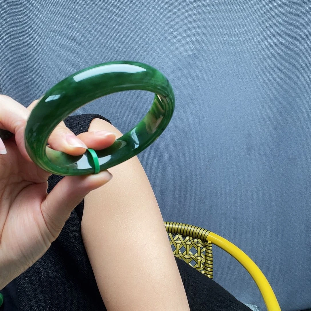 唯****和田玉未镶嵌手镯