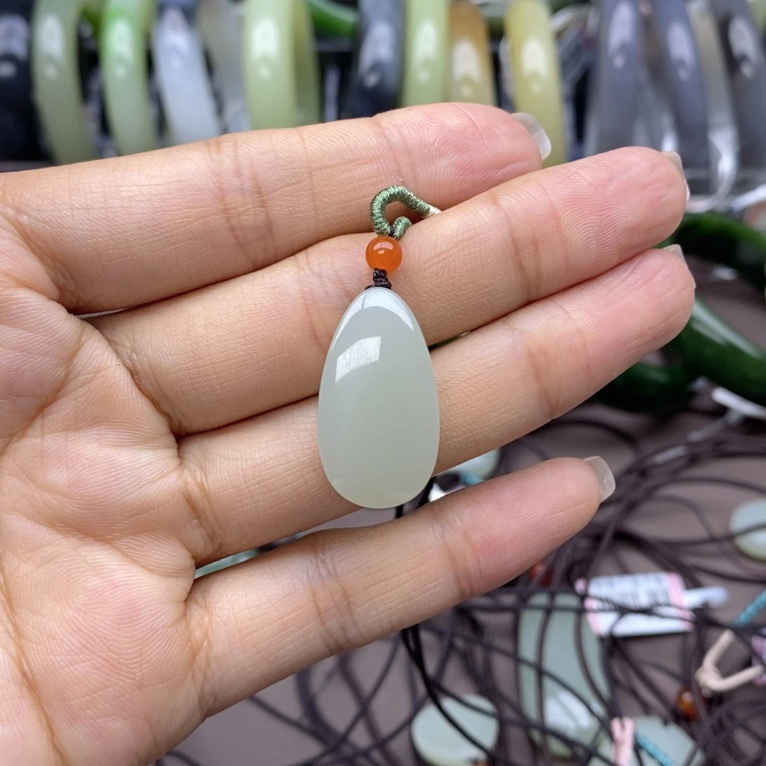 和田玉吊坠(不含链)未镶嵌?****亮