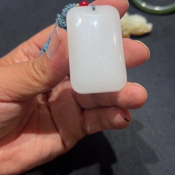 石英质玉合金颈饰
