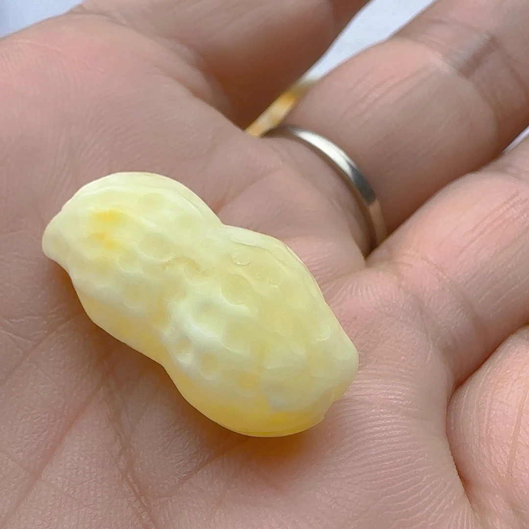 未镶嵌琥珀珠宝奇石白花生磨砂