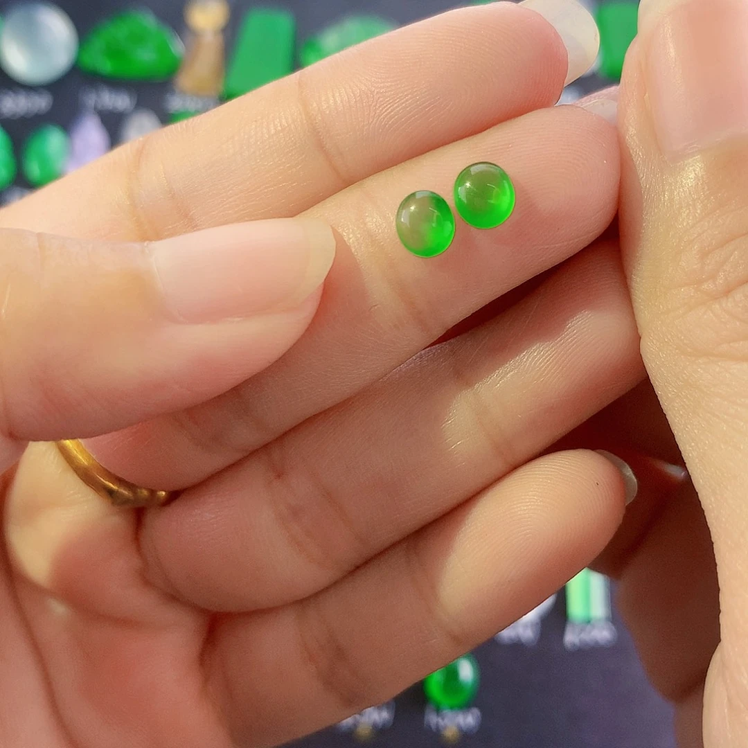 【闪购商品】翡翠未镶嵌颈饰木那绿蛋一对