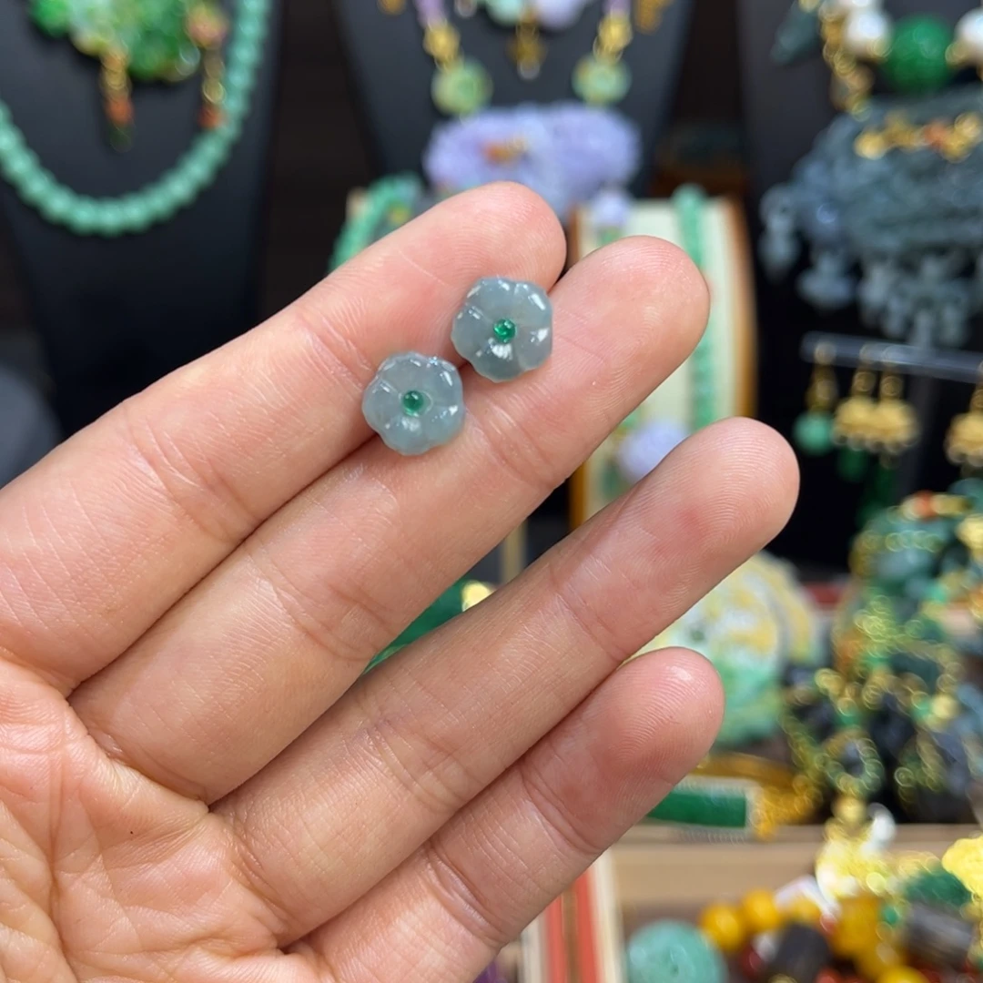 猩***皮翡翠未镶嵌颈饰福利