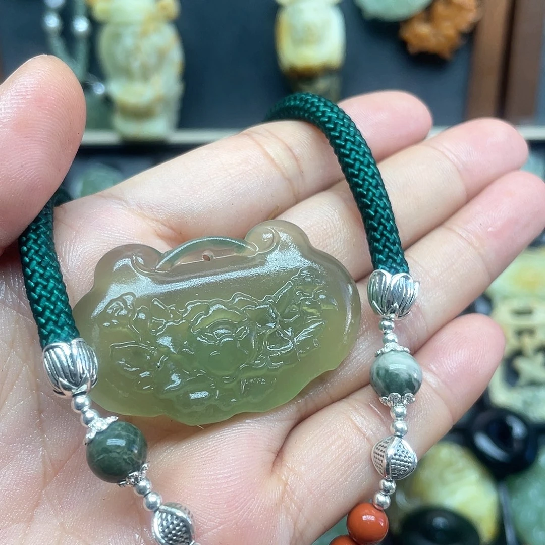 未镶嵌蛇纹石玉颈饰