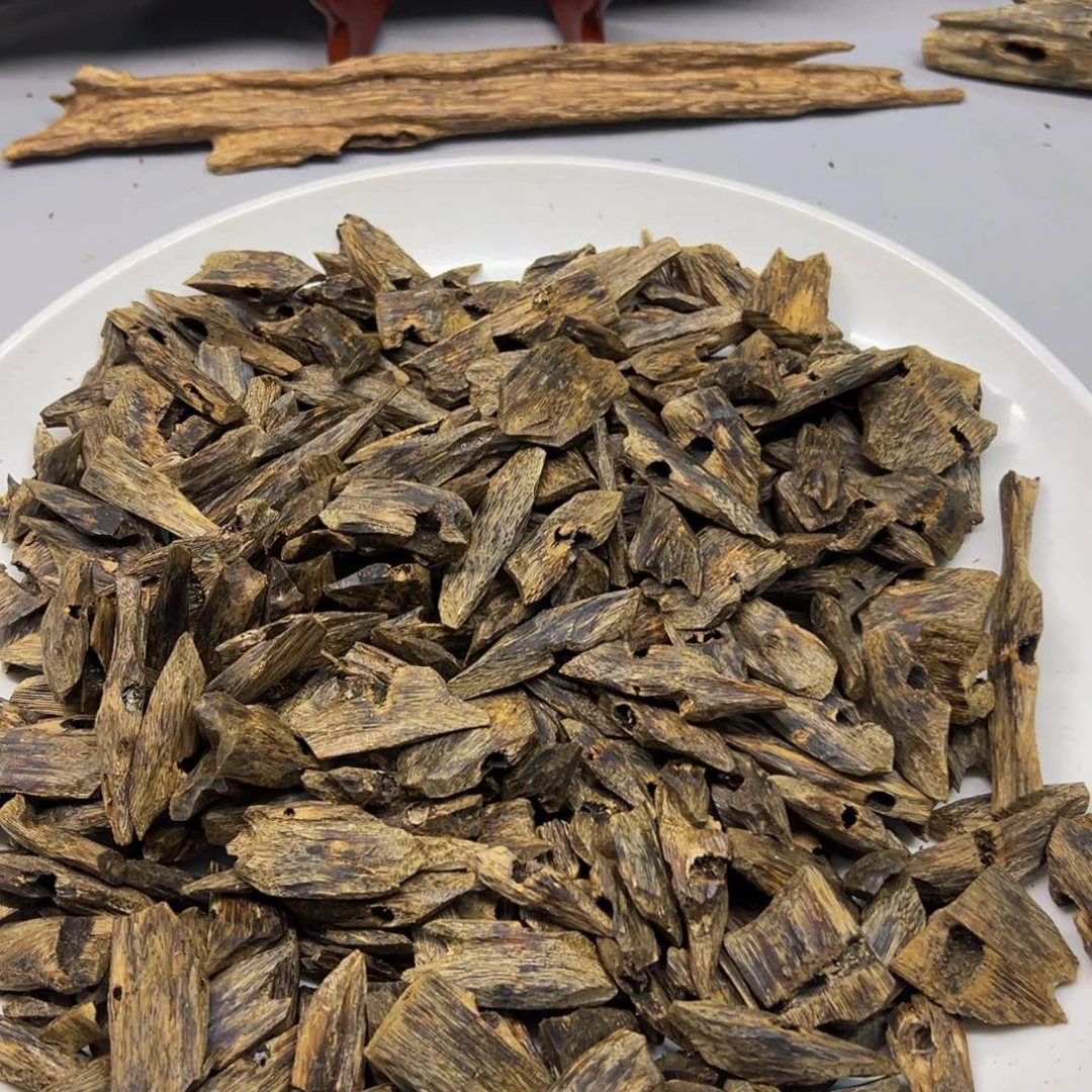 沉香沉香碎屑绿棋蓝宝石100克