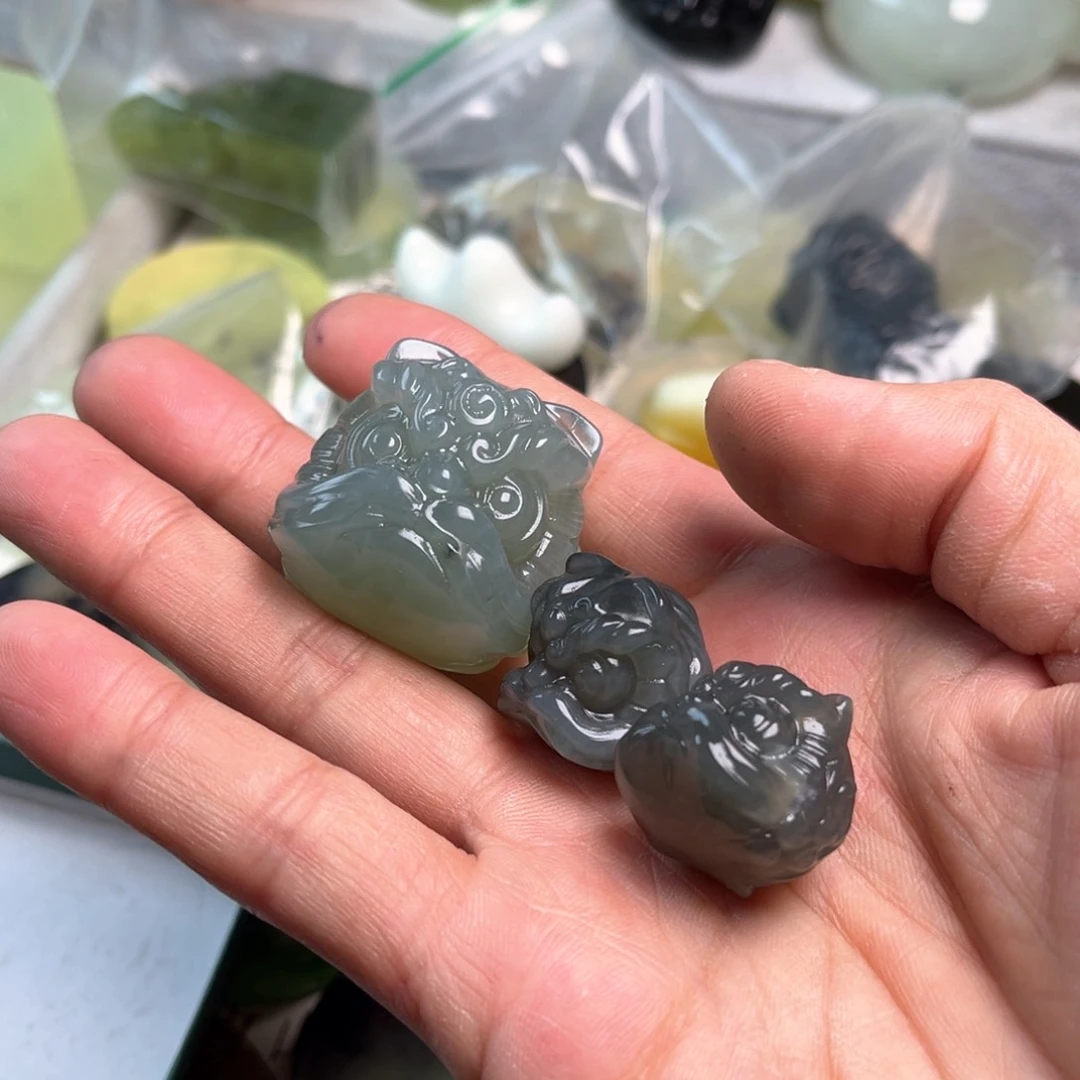 蛇纹石玉未镶嵌原石 叶*可