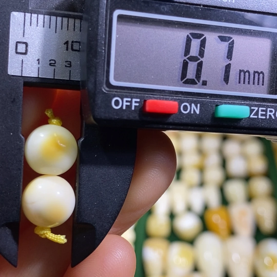 蜜蜡未镶嵌裸石配饰