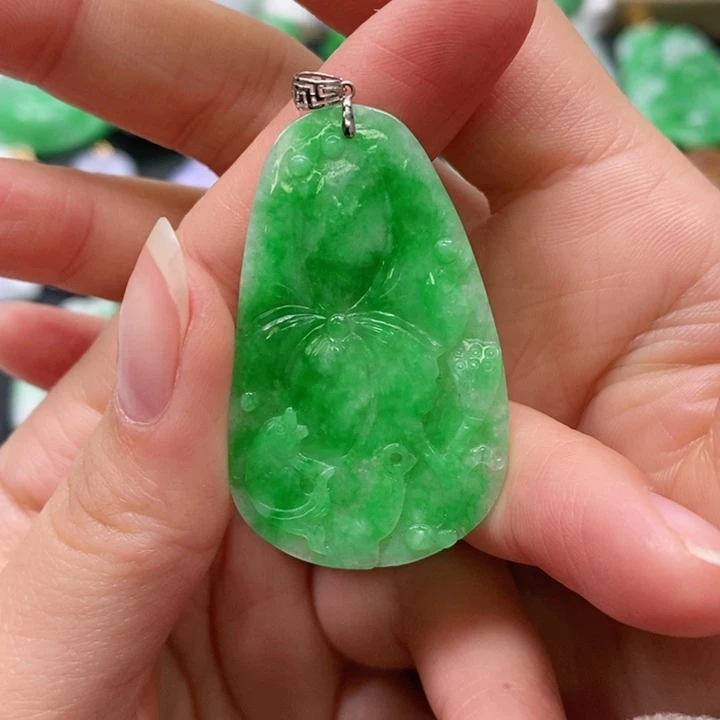 翡翠颈饰未镶嵌吊坠
